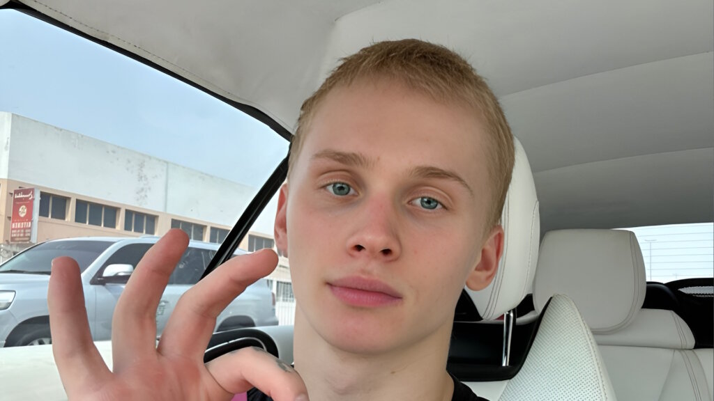 Прогулял миллионы рублей и трудится курьером за еду: куда делся Даня Милохин