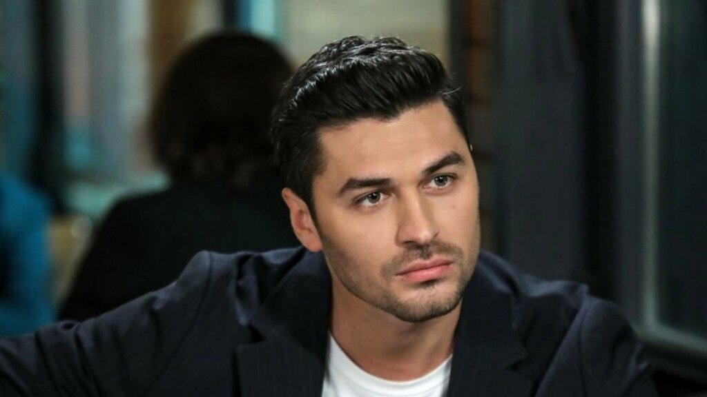 Красавчик Эмре Динлер: как живет новый Фатих Унал из «Клюквенного щербета»