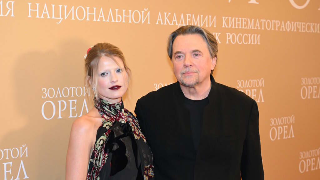 Молодая жена Константина Эрнста публично напомнила о юбилее мужа