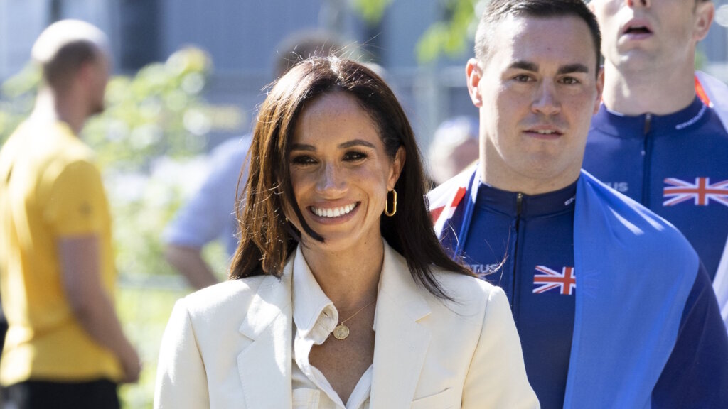 Меган Маркл с дочкой познают новое: опубликовано фото из курятника