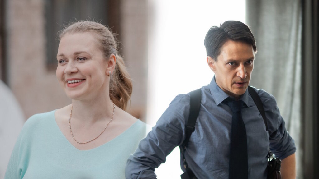 Сериалы недели с 6 апреля на ТВ: «Черное солнце» Чурсина и такси Колпаковой