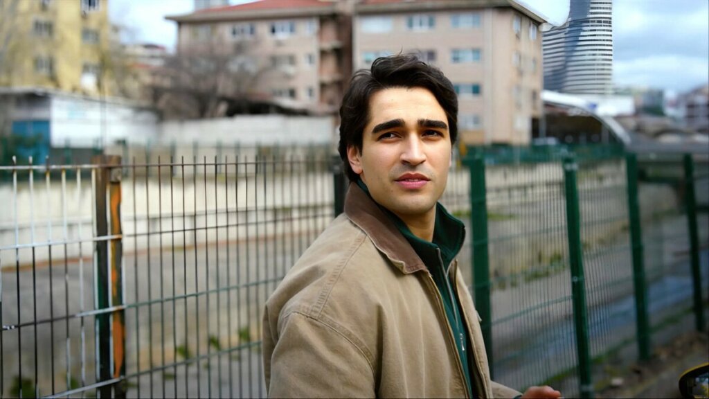 Турецкий сериал «Парень»: Мерт Рамазан Демир одержим любовью и жаждой мести