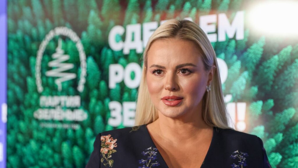 Анна Семенович эмоционально обратилась к женщинам, которые выбирают «козлов»
