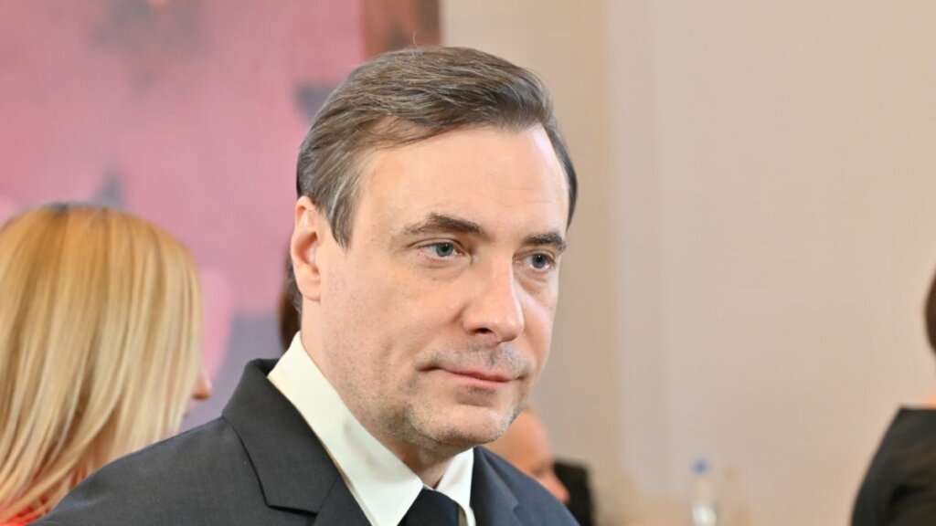Евгений Цыганов показал редкое фото с детьми от бывшей жены по важному поводу