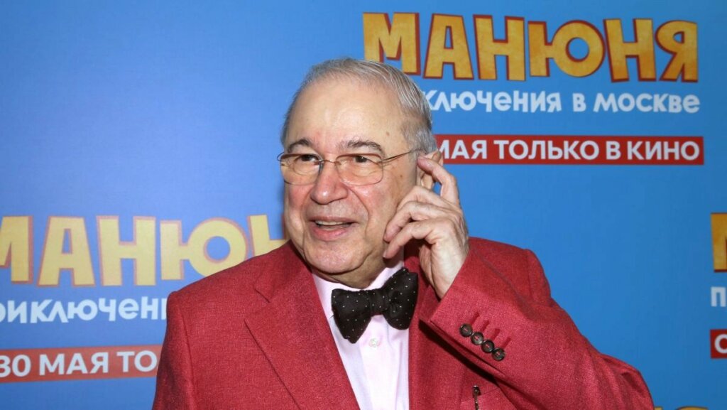 80-летний Евгений Петросян с дочкой на пляже: поклонники ахнули