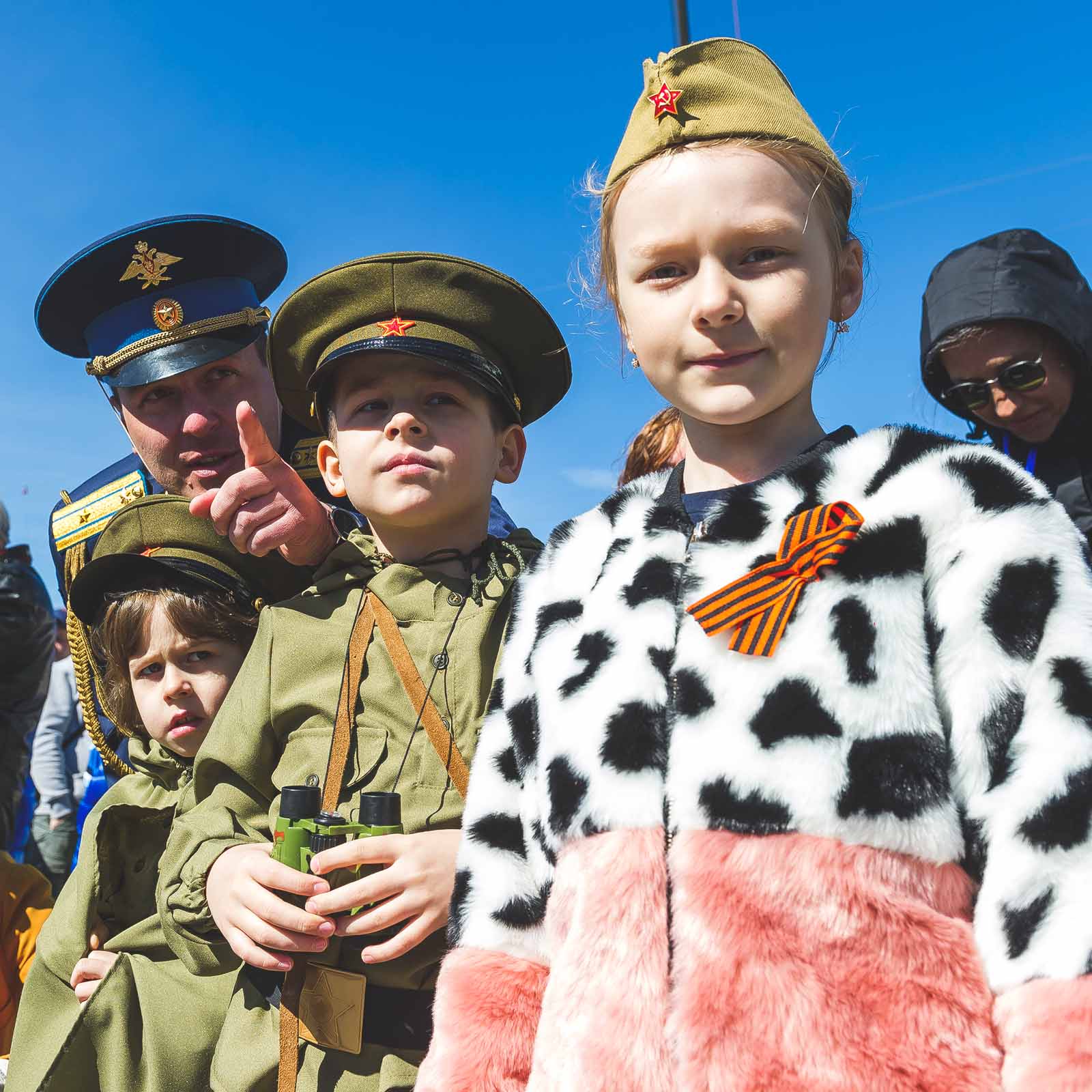 Дети в военной форме