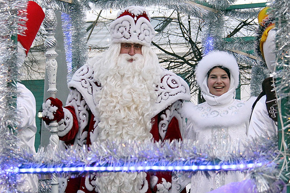 Цену на традиционного Деда Мороза можно сбросить, если ищешь актеров не через специализированные сайты, а самостоятельно - в соцсетях или вообще по знакомым