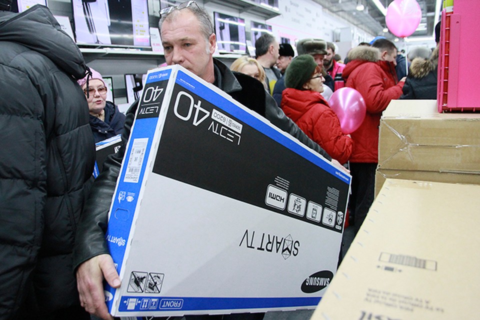 Четыре года назад люди вкладывали деньги в телевизоры и холодильники. А потом оказалось, что они никому не нужны