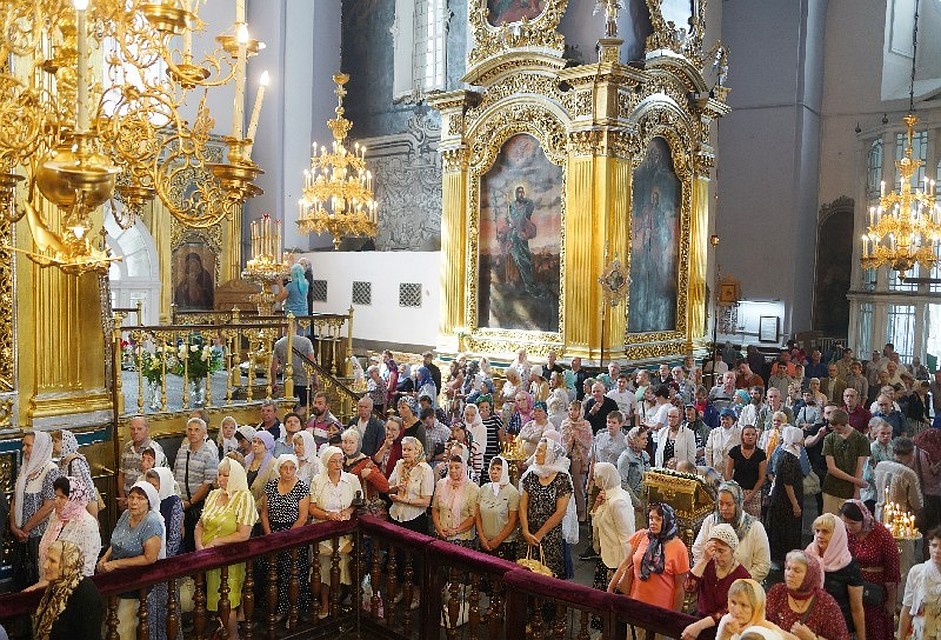 Богослужение в храме Христа Спасителя в честь 1030-летия Крещения Руси Богослужение в храме Христа Спасителя в честь 1030-летия Крещения Руси