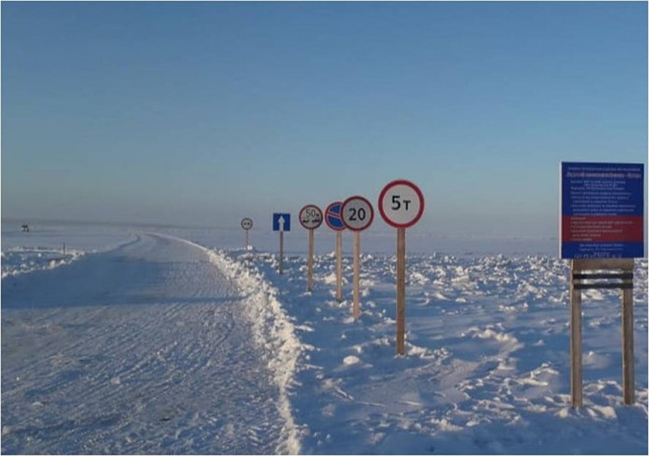 Переправа через лену в якутске 2024. Якутск переправа через лену. Зимник якутия 2022. Переправа бестях якутск. Ледовая переправа якутск.