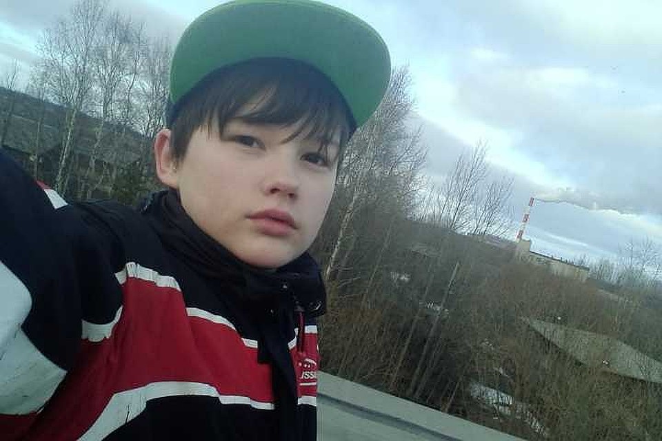 Подросток, защитивший мать от пьяного соседа, посмертно награжден орденом Мужества Подросток, защитивший мать от пьяного соседа, посмертно награжден орденом Мужества