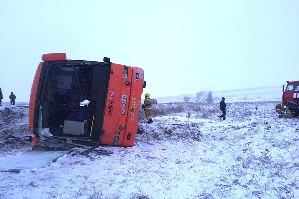 Пассажир перевернувшегося под Новоазовском автобуса Людмила Якушева: Через окно меня выбросило в сугроб и я боялась, что махина завалится на меня