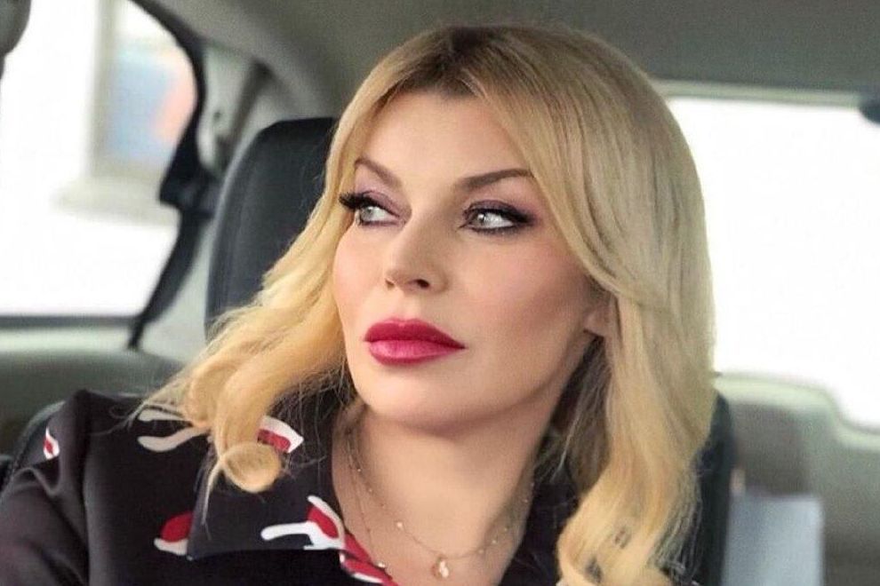 53-летняя исполнительница хитов "Девочка-ночь" и "Аромат любви" освоила танцы на пилоне
