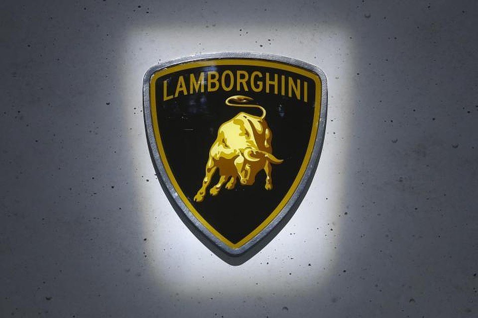 Lamborghini запускает производство медицинских масок