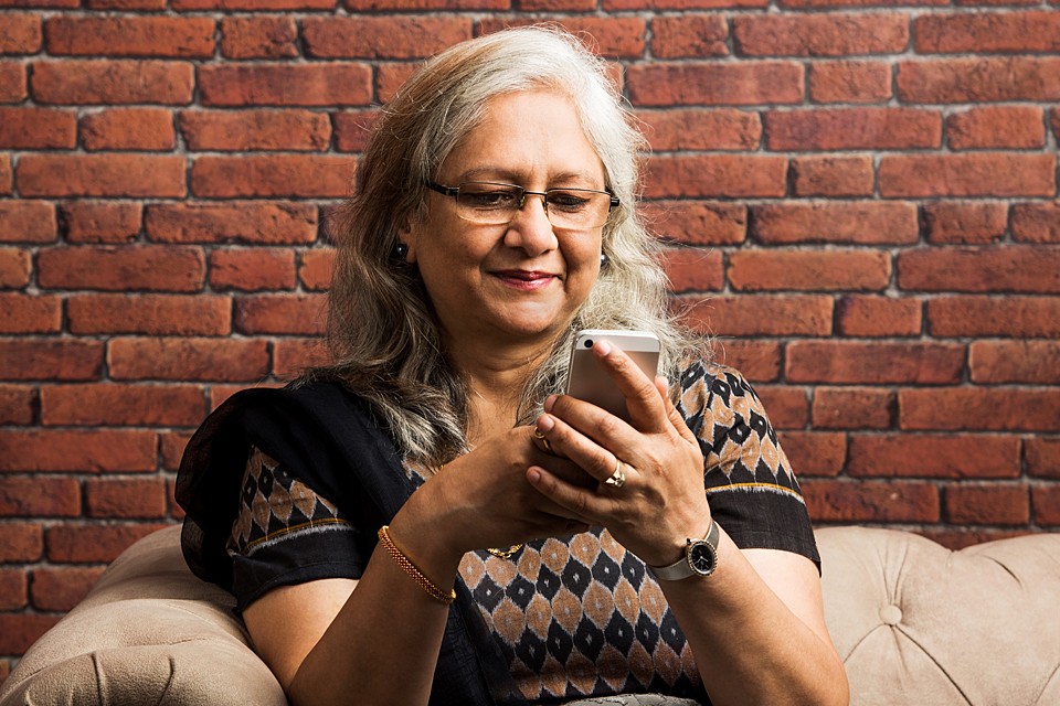 Что делать, если у человека нет выхода в интернет и телефон у него - кнопочный?