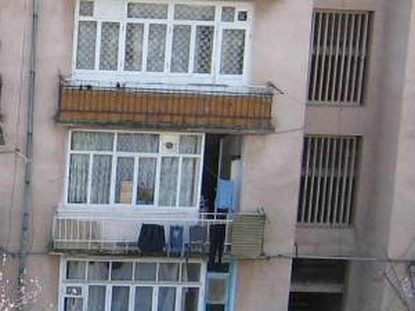 Бельевые веревки спасли девочку, упавшую с седьмого этажа в .