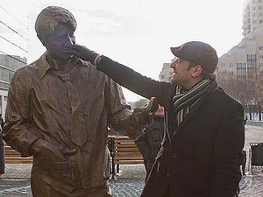 Памятник гене букину в екатеринбурге 9 мая 2018 памятники в уфе салавата юлаева фото