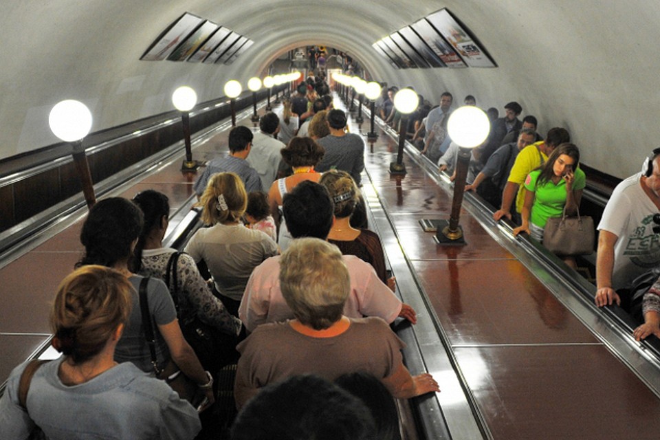 закрытие станций метро 28 августа 2016 стены бассейна