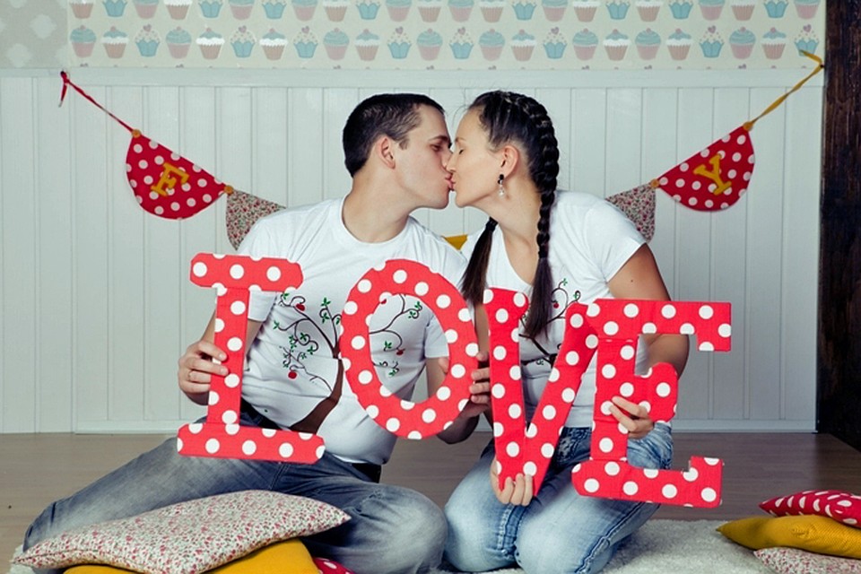 sportsmenki-hlopayut-po-pope