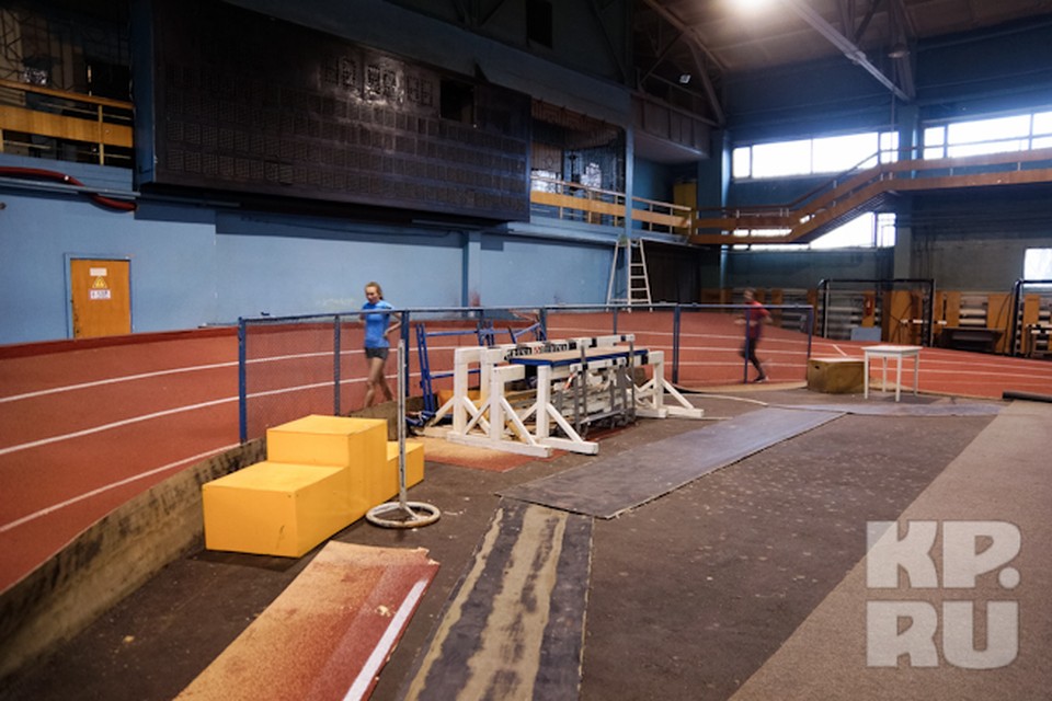 Зимний манеж уралмаш. Манеж уралмаш. Манеж уралмаш екатеринбург. Бадминтон сокольники. Манеж уралмаш.