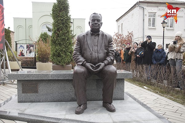 Памятник рязанову самара адрес памятники старый оскол цена быль
