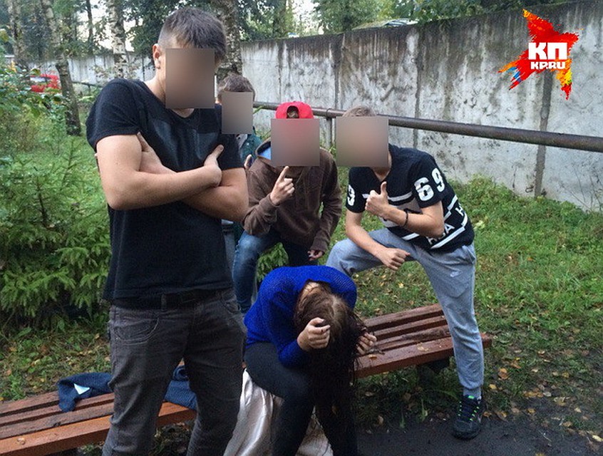 жестко малолетку лапают жестко малолетку лапают
