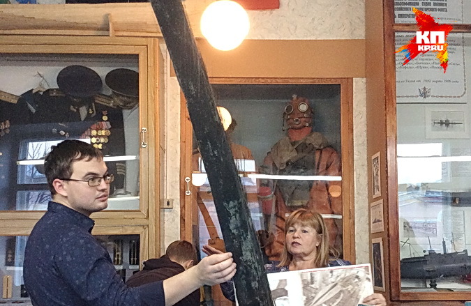 В музее флота можно попробовать на ощупь китовый ус.