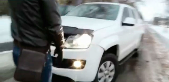 Все началось с того, что активисты "Стопхама" преградили путь невежливому водителю на тротуаре.