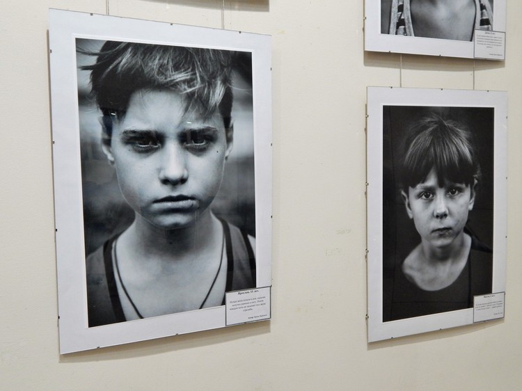 Каждый герой фото по - своему выражает эмоции, которые он испытал во время войны