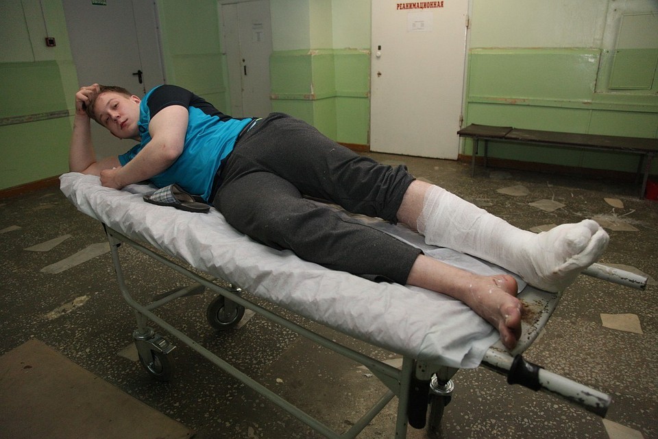 Раненые пацаны. Парень арт. Раненые пацаны. Раненые пацаны. Парень с татуировкой дракона арт.