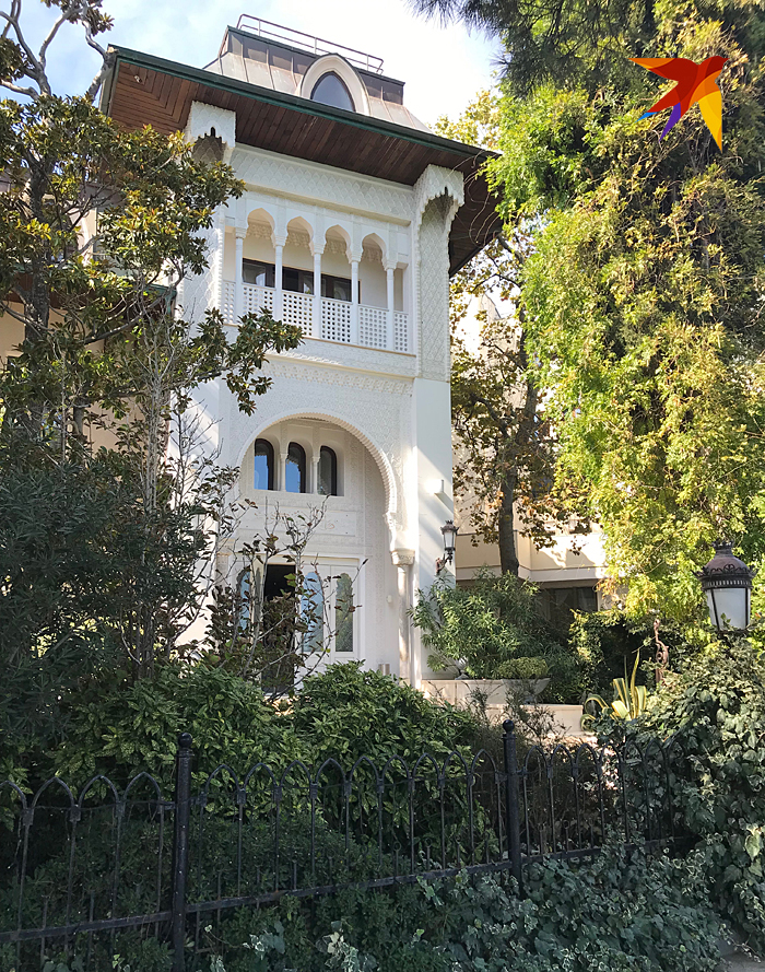 София Ротару заманивает скидками постояльцев в свой пустующий отель в Ялте