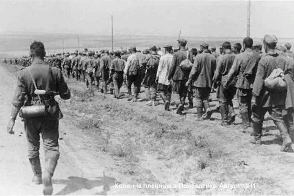 Колонна военнопленных, август 1941 г. Фото: Личный архив героя публикации