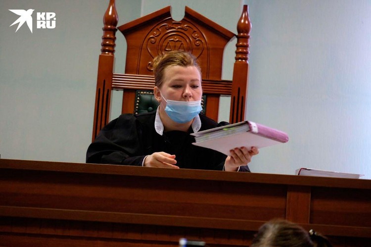 Судья пыталась остановить перепалку бывших любовников