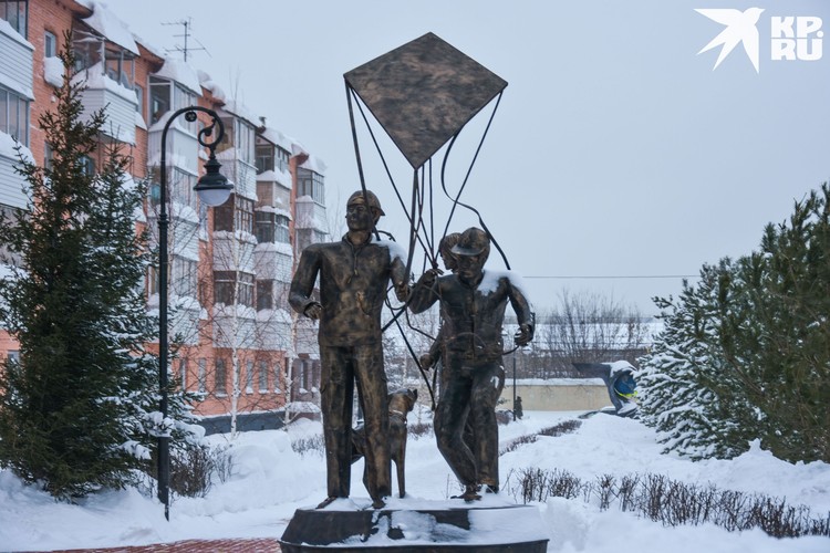 Такие вот у Аленки друзья на аллее.