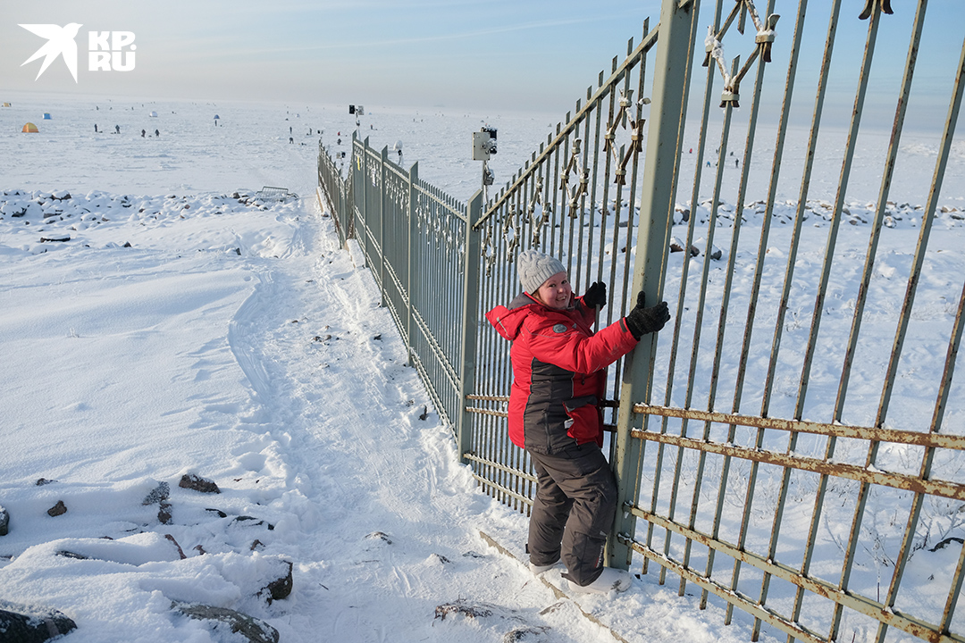 Путь на лед непростой, но интересный. Заодно и разминка перед интенсивной рыбалкой.