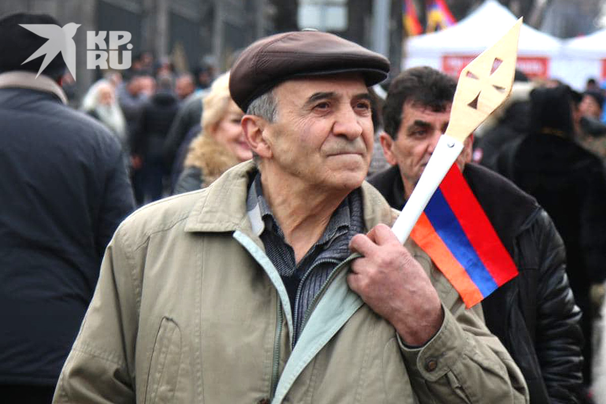 Участник митинга армянской оппозиции.