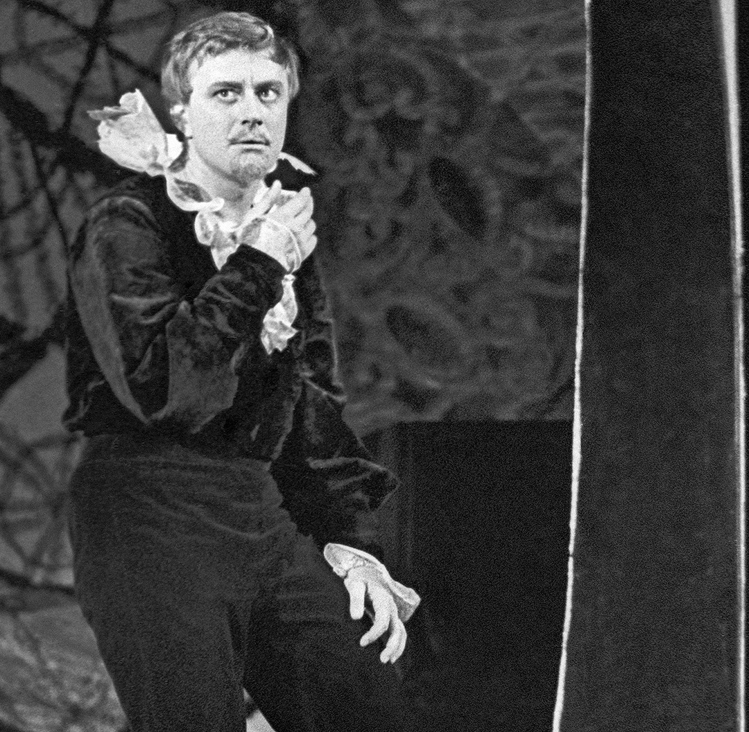 Андрей Миронов на сцене Театра Сатиры, 1967 г. Фото Михаила Строкова (Фотохроника ТАСС)