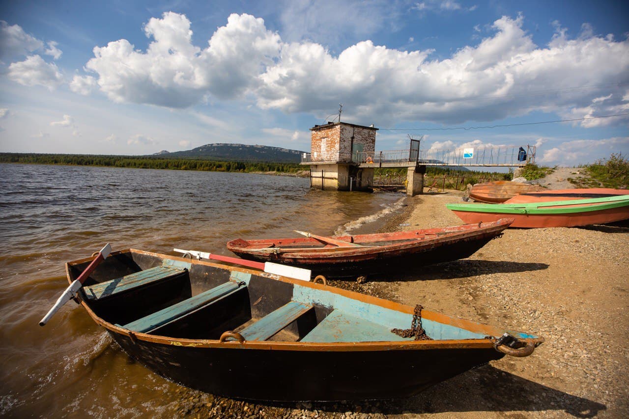 На некоторых озерах Челябинской области на ловлю рыбы требуется специально разрешение.