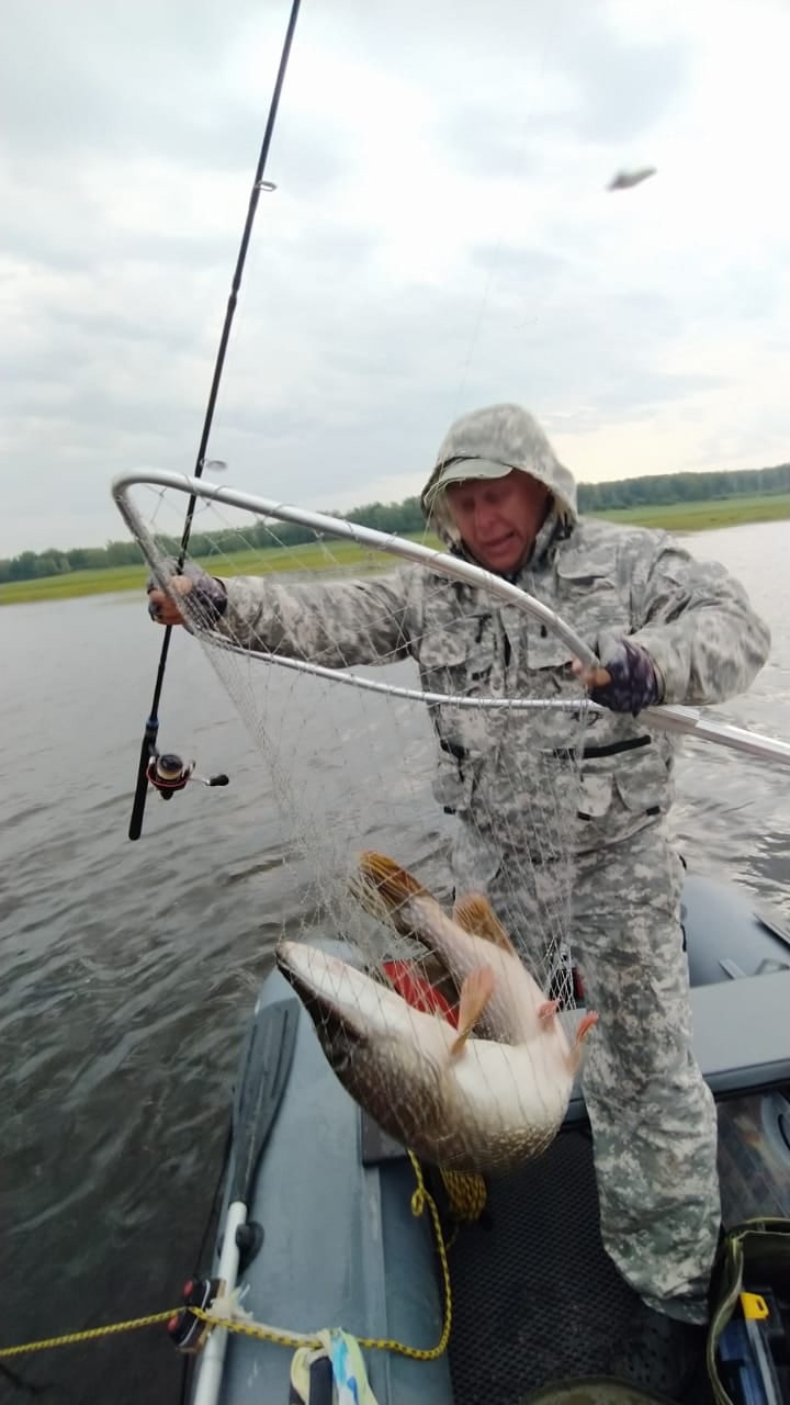 Сергей Фролов отвоевал в День рыбака славную щуку