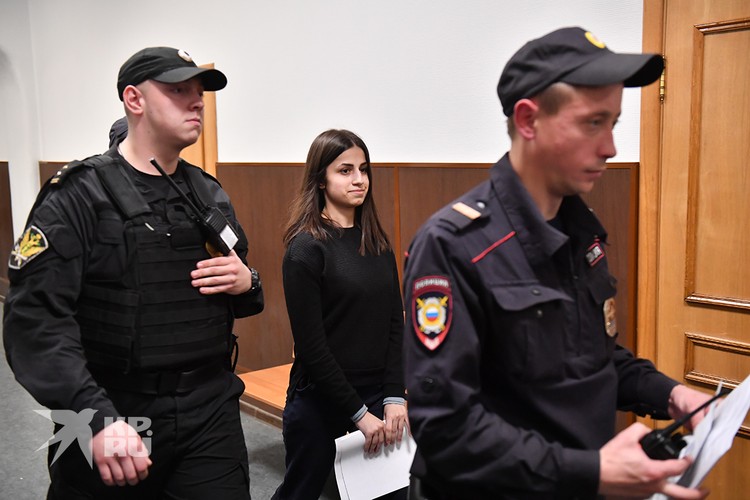 Одна из сестер Хачатурян Ангелина, обвиняемая в убийстве своего отца Михаила Хачатуряна