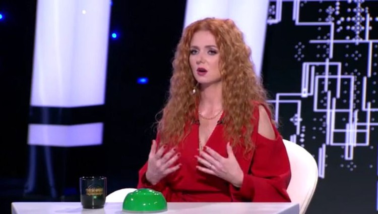 О пережитом в детстве насилии Лена Катина рассказала в программе "Секрет на миллион". Фото: кадр видео.