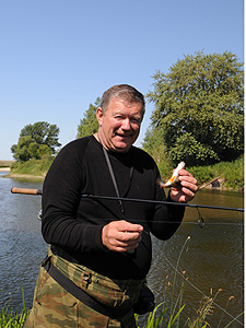 Сергей Кондрашов с уловом, добытым, заметьте, на бесплатном берегу!