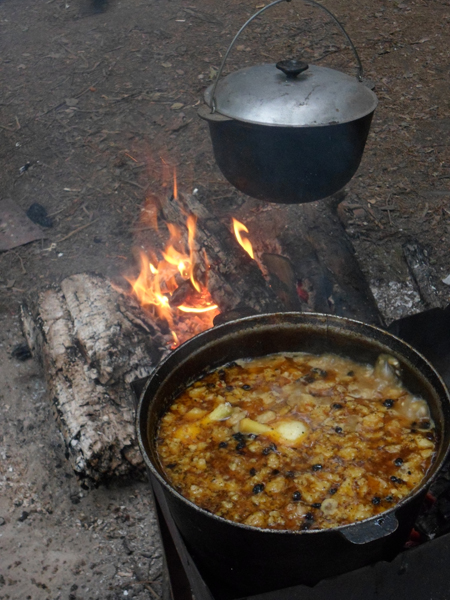 Плов - целых два казана - сорок попутчиков смели за 5 минут!