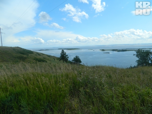 Но компенсируют бездорожье красивые панорамы – с видом на Каму, лес и холмы.