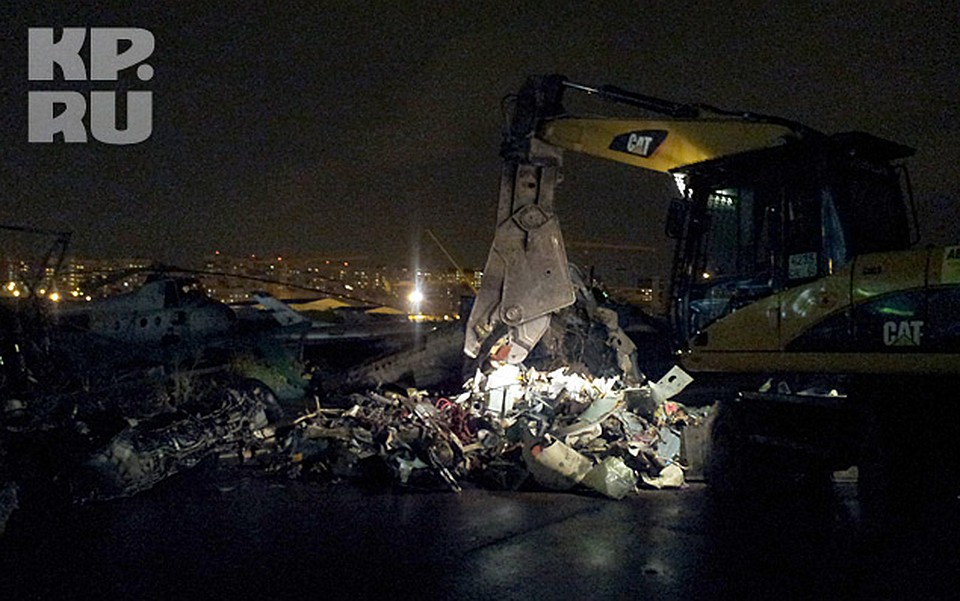 москву пилят. повреждение подроста деревьев. новый памятник жукову на манежной площади. 22, кв. памятник маршалу жукову на манежной площади в москве.