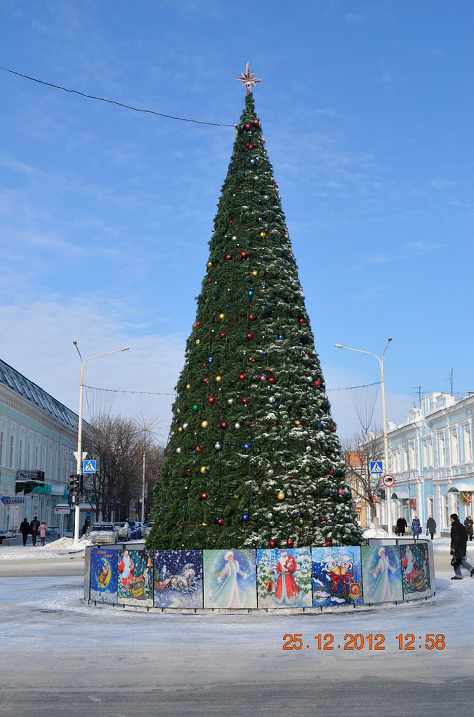 Елка новосибирск 2021 2022. Какого числа будет елка. Елка на дворцовой 2021 в санкт петербурге. Ёлка в новомосковске тульской области на площади 2022. Главная елка казани 2022.