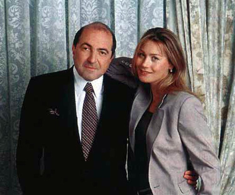 Лена выезжала к тренерскому составу в США, где вела свою личную жизнь. У них был «открытый» брак