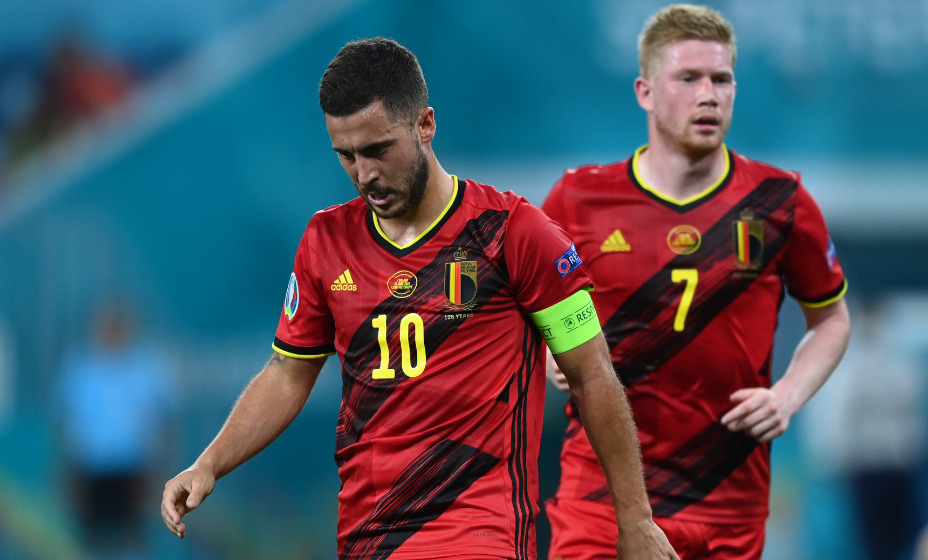 Эден Азар (слева) и Кевин Де Брюйне (справа) вылетели со сборной Бельгии в Мюнхен. Фото: Reuters