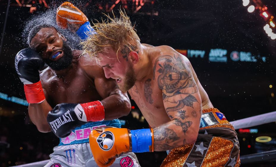 Блогер Джейк Пол победил экс-чемпиона UFC Тайрона Вудли в боксерском поединке. Фото: Twitter Showtime Boxing