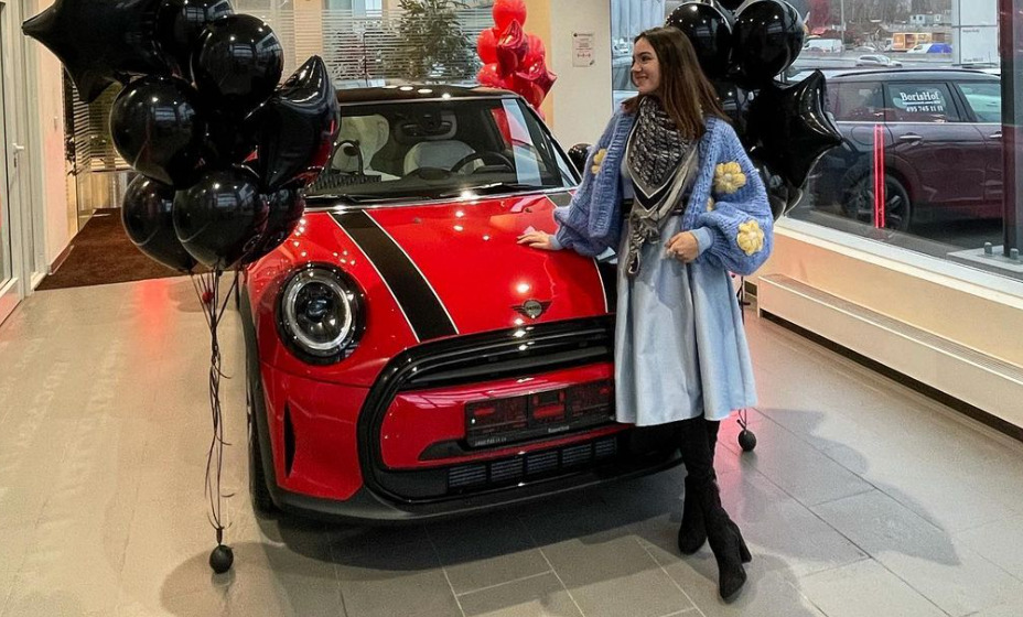 Фигуристка Евгения Медведва стала обладателем нового автомобиля. Фото: Instagram